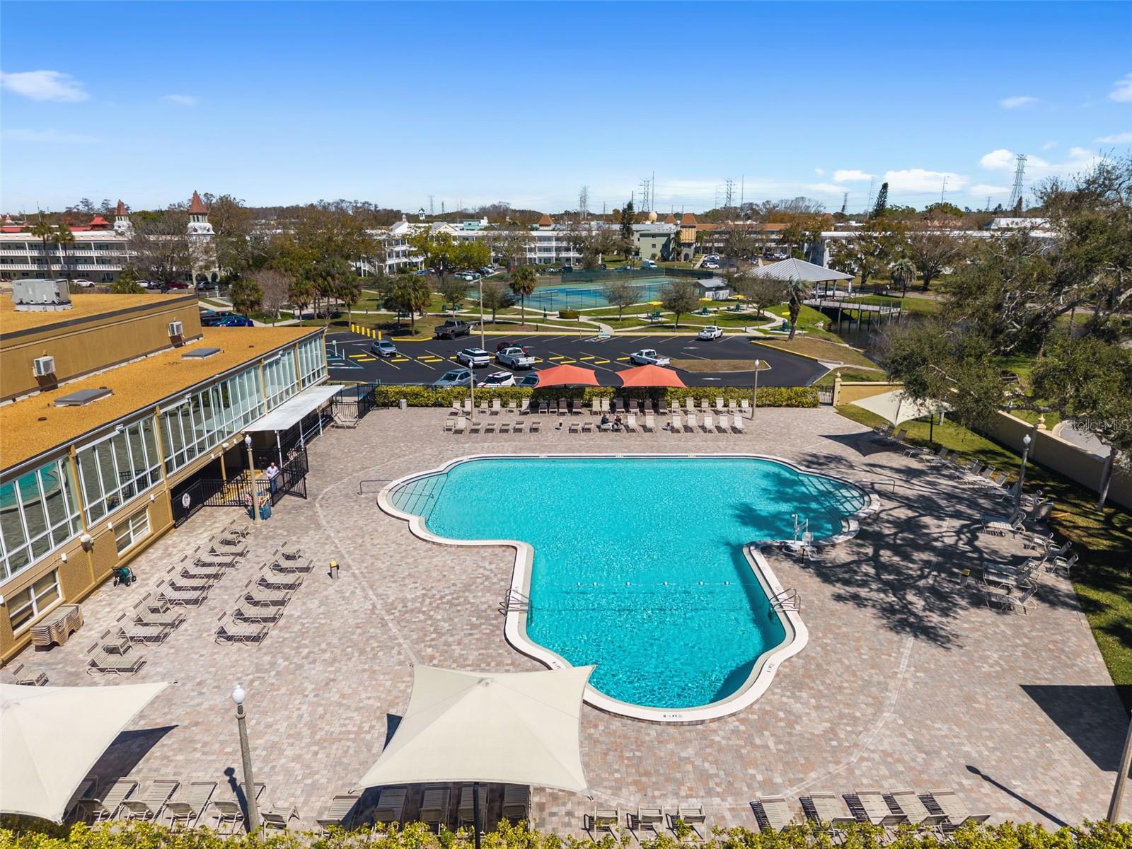 ON TOP OF THE WORLD - Residential