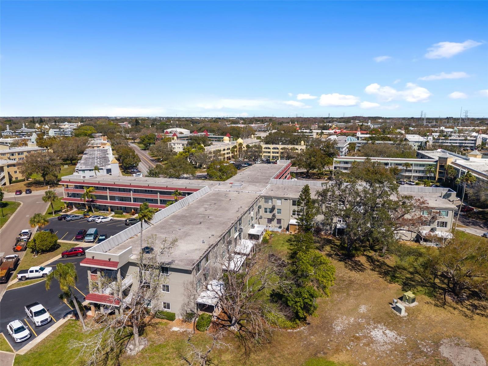 ON TOP OF THE WORLD - Residential