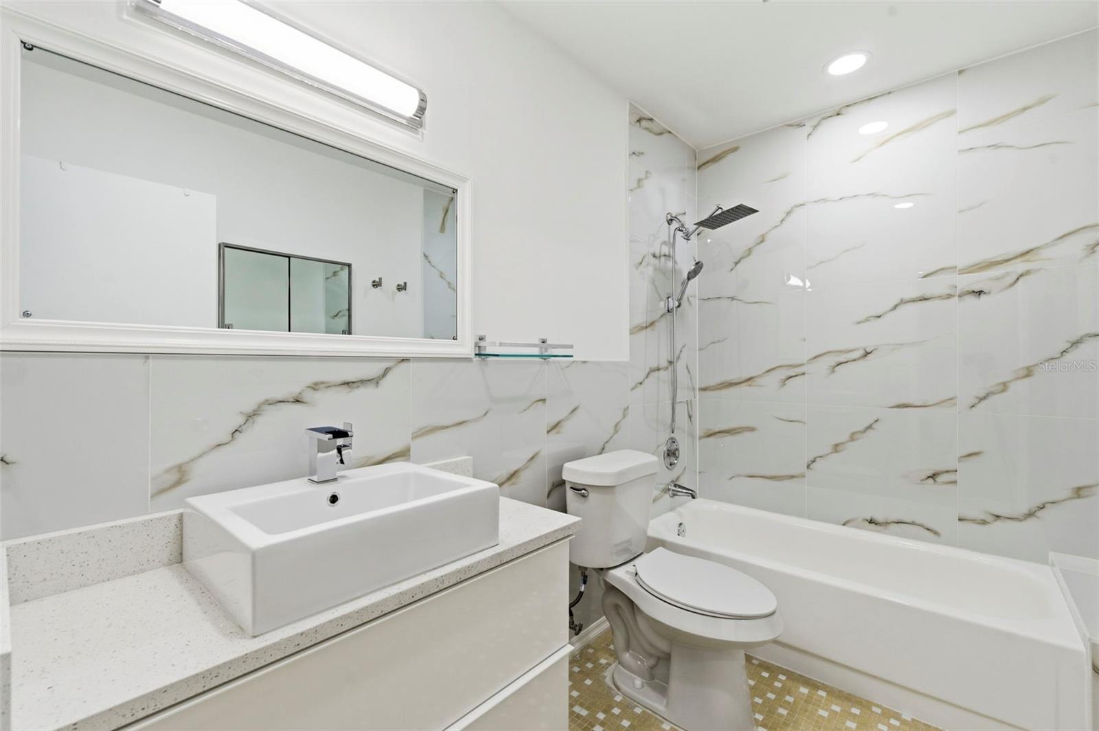 ON TOP OF THE WORLD - Residential