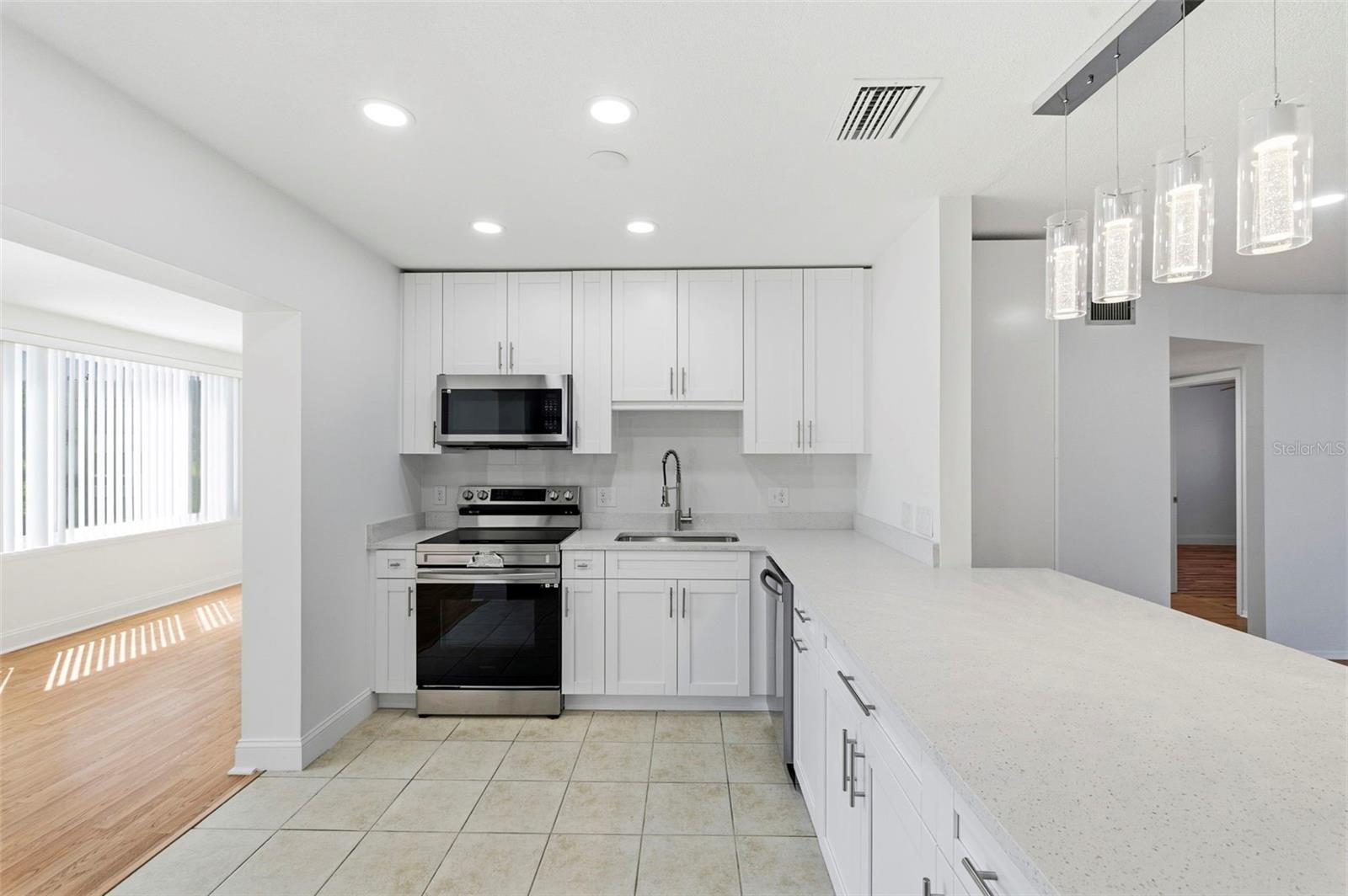 ON TOP OF THE WORLD - Residential