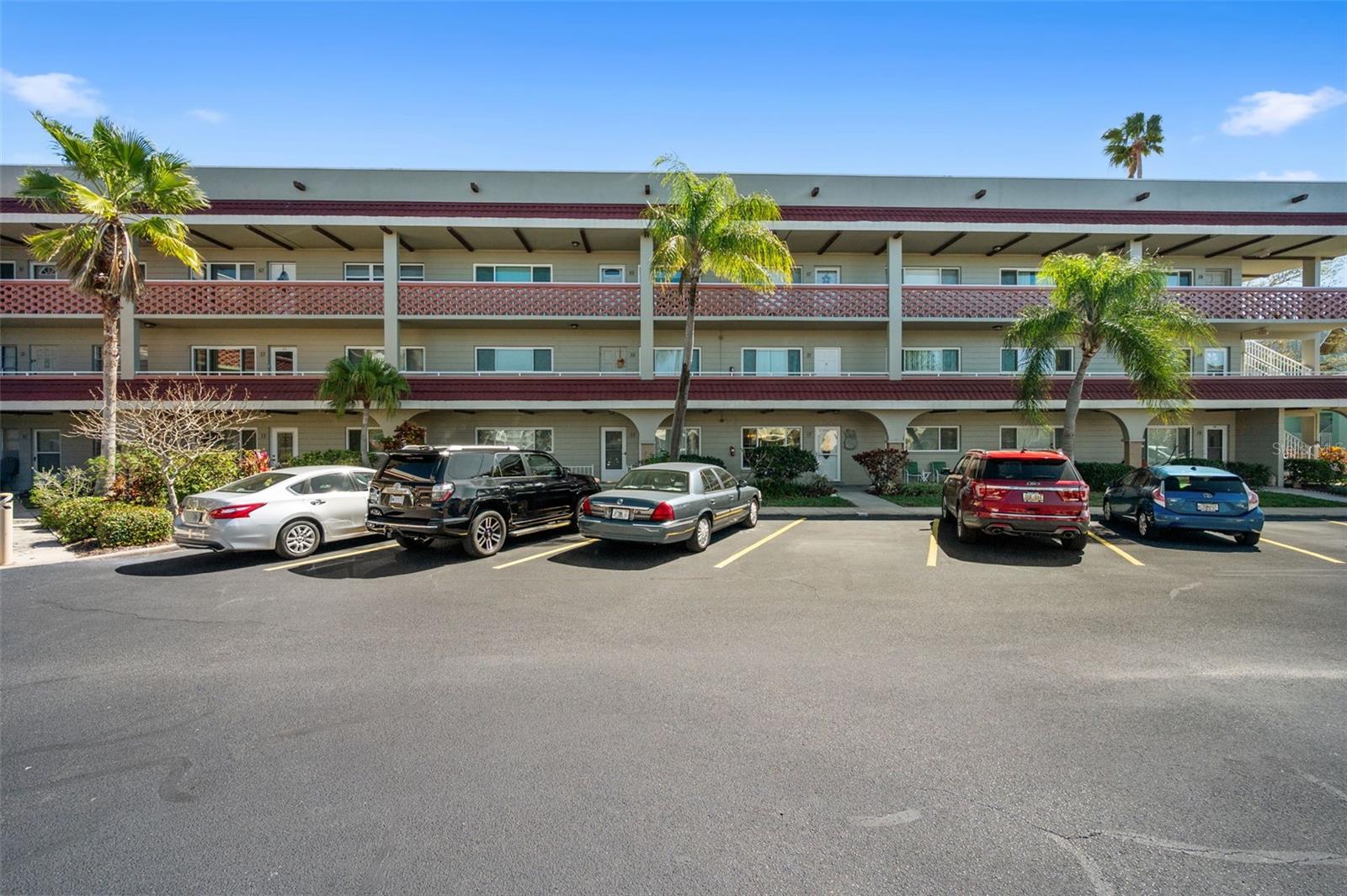 ON TOP OF THE WORLD - Residential