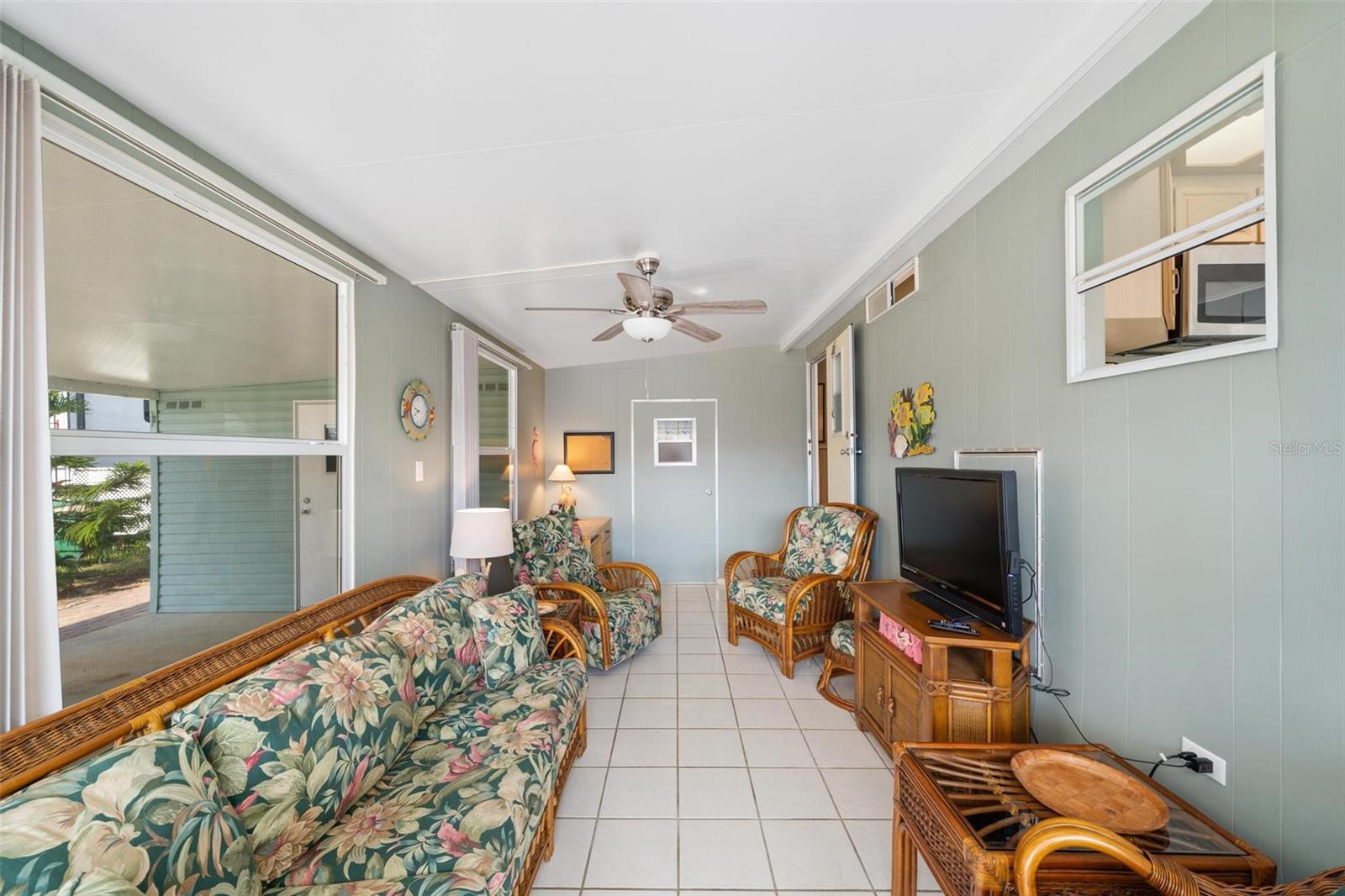 HOLIDAY TRAVEL PARK ENGLEWOOD - Residential