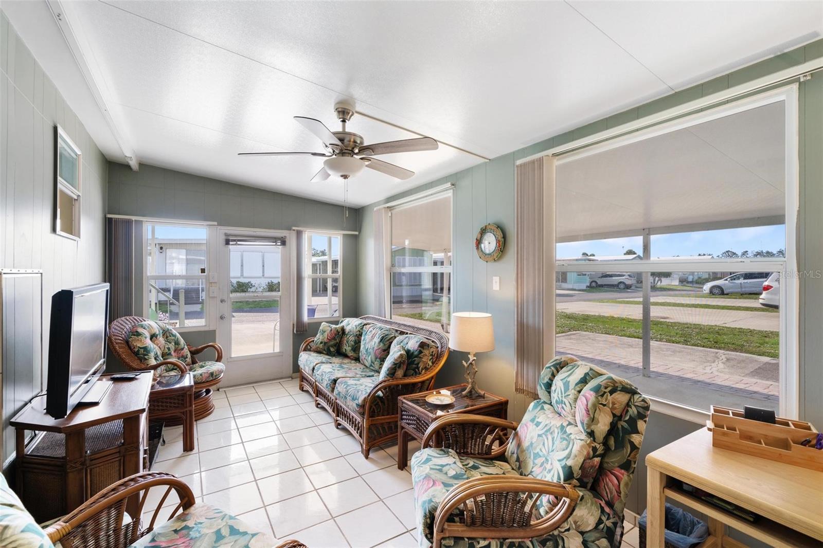 HOLIDAY TRAVEL PARK ENGLEWOOD - Residential