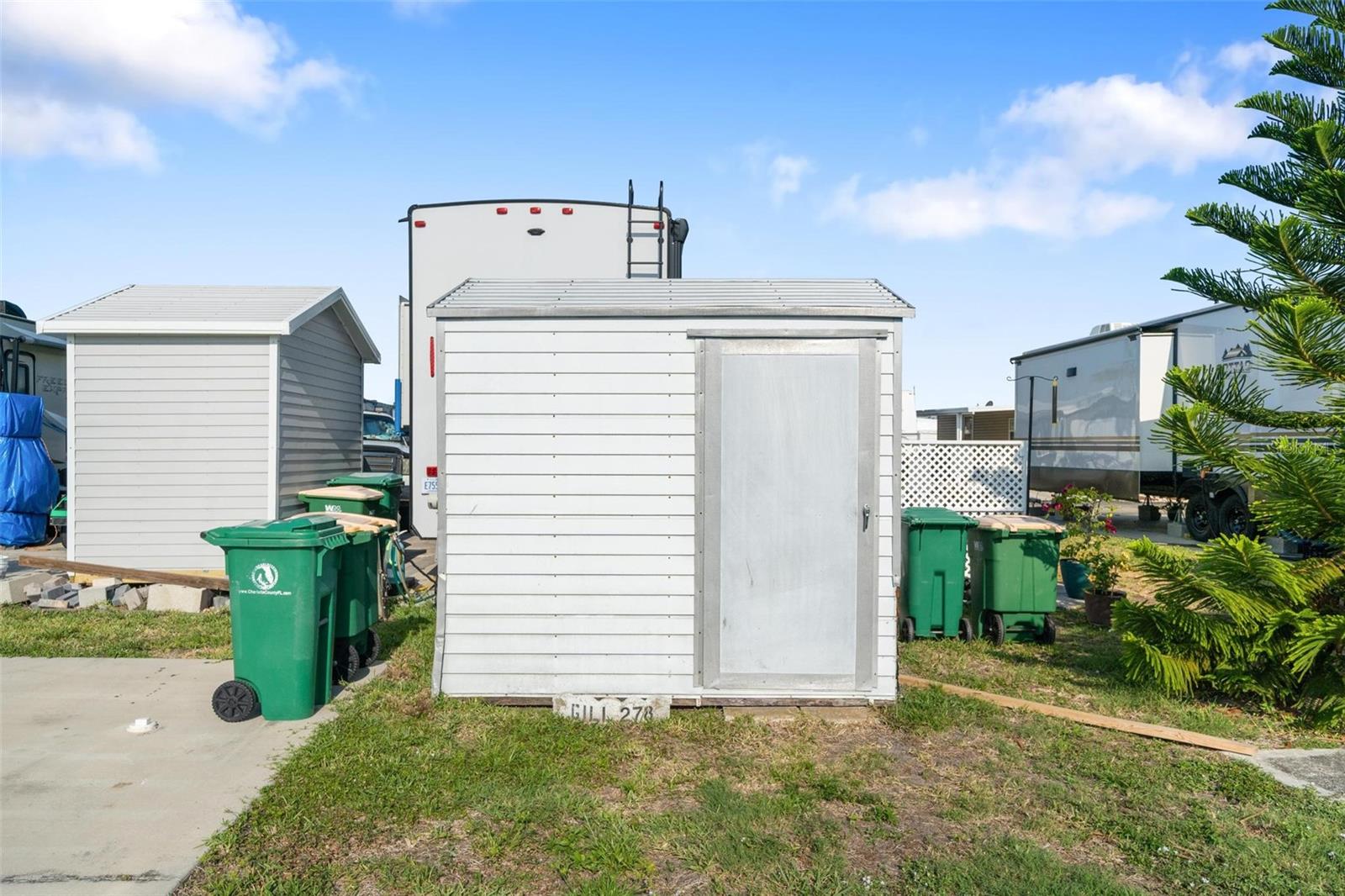 HOLIDAY TRAVEL PARK ENGLEWOOD - Residential