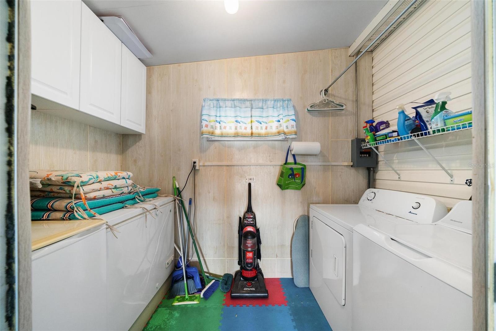 HOLIDAY TRAVEL PARK ENGLEWOOD - Residential