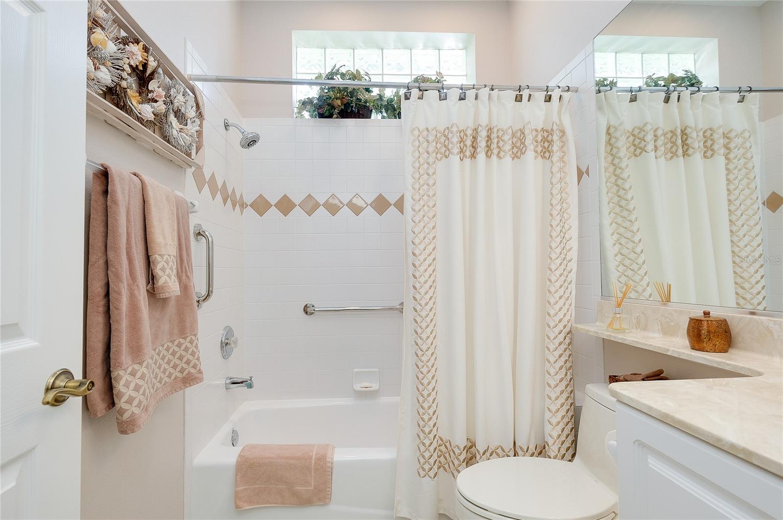 ROSEDALE 11 - Residential