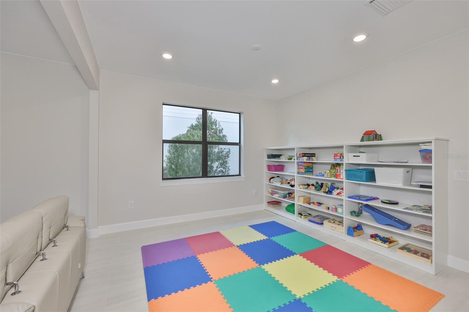 16320 HIDDEN OAK LOOP