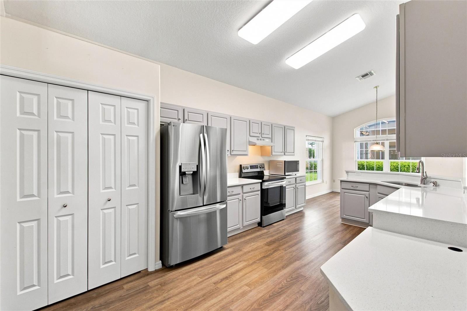 238 FLEMING LN