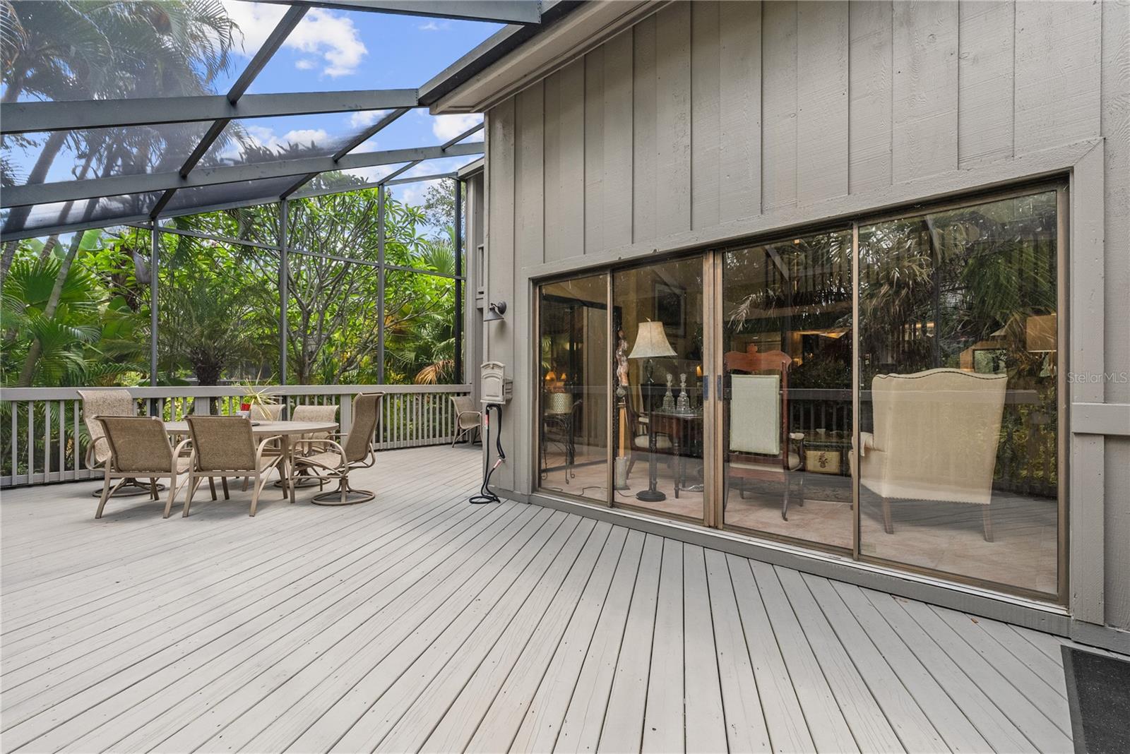 LANDINGS TREEHOUSE - Residential
