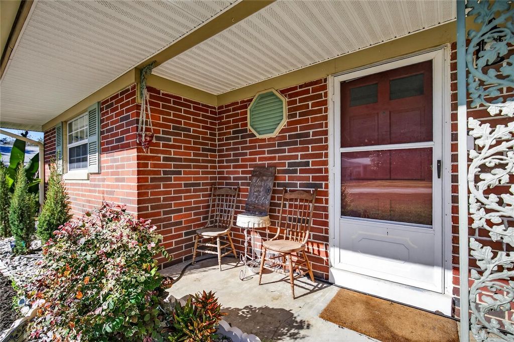 Photo of 1245 N Pineapple Lane, Eustis, FL 32726 (MLS # G5107324)