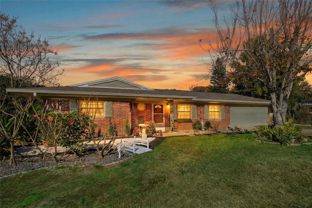 Photo of 1245 N Pineapple Lane, Eustis, FL 32726 (MLS # G5107324)