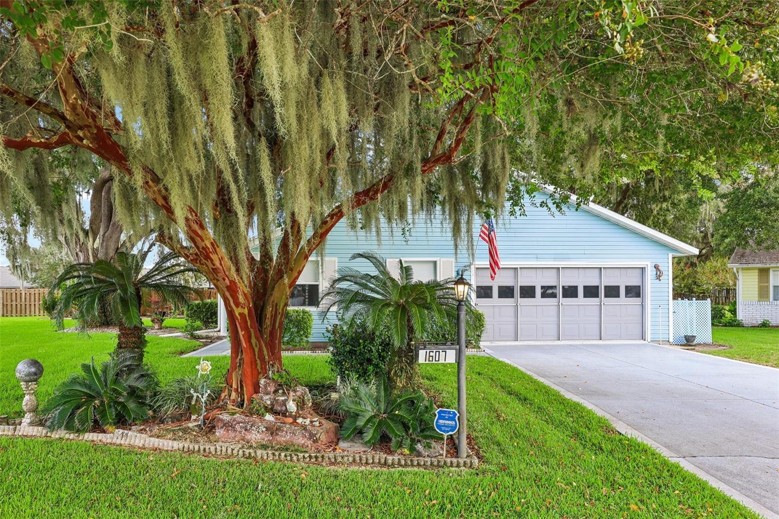 1607 SELKIRK DRIVE