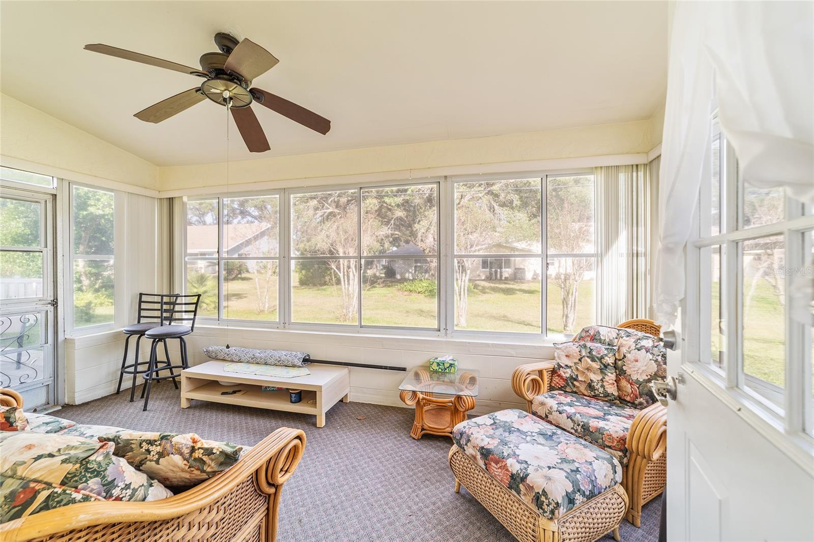 ON TOP OF THE WORLD - Residential