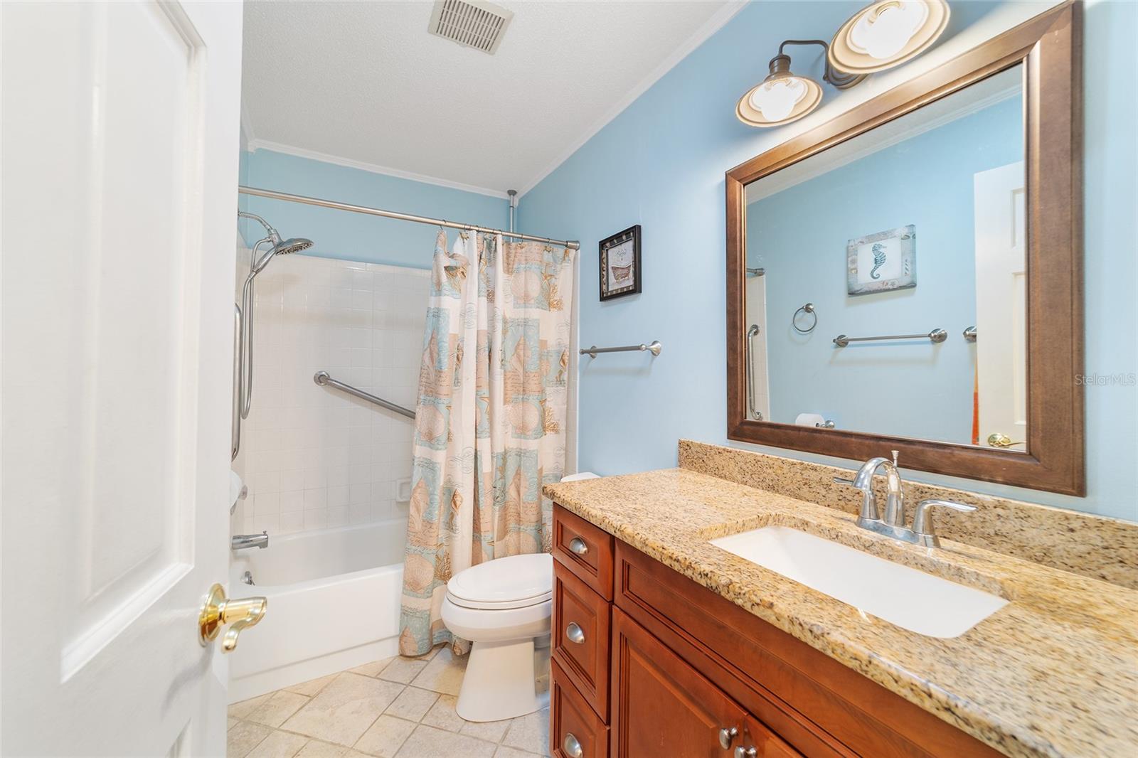 ON TOP OF THE WORLD - Residential