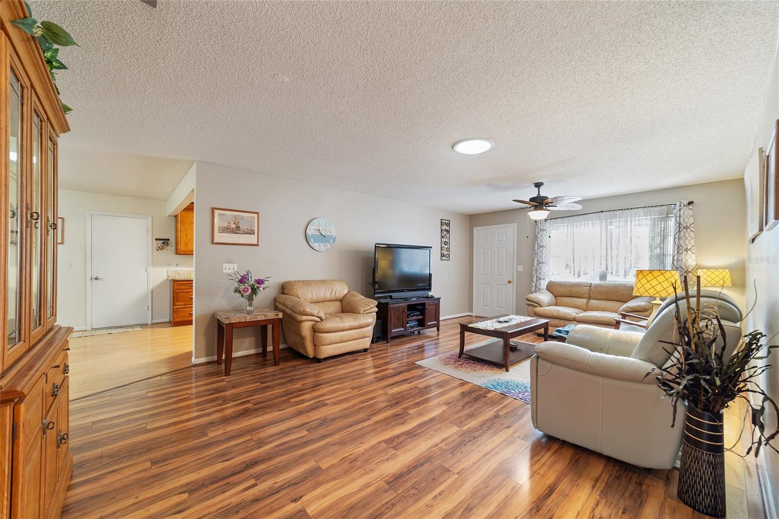 ON TOP OF THE WORLD - Residential