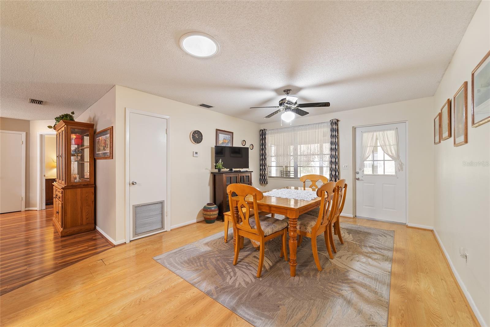 ON TOP OF THE WORLD - Residential