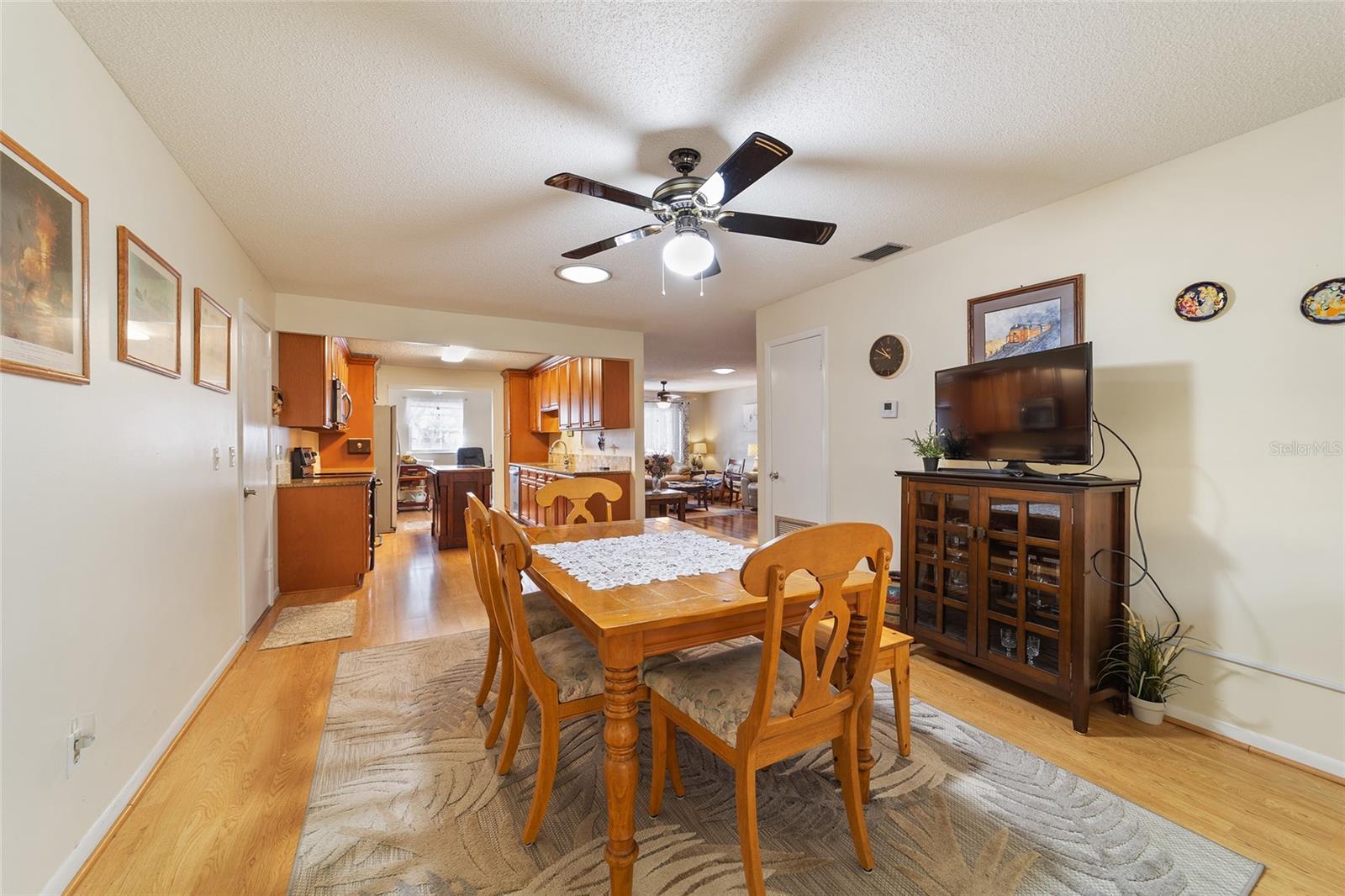 ON TOP OF THE WORLD - Residential