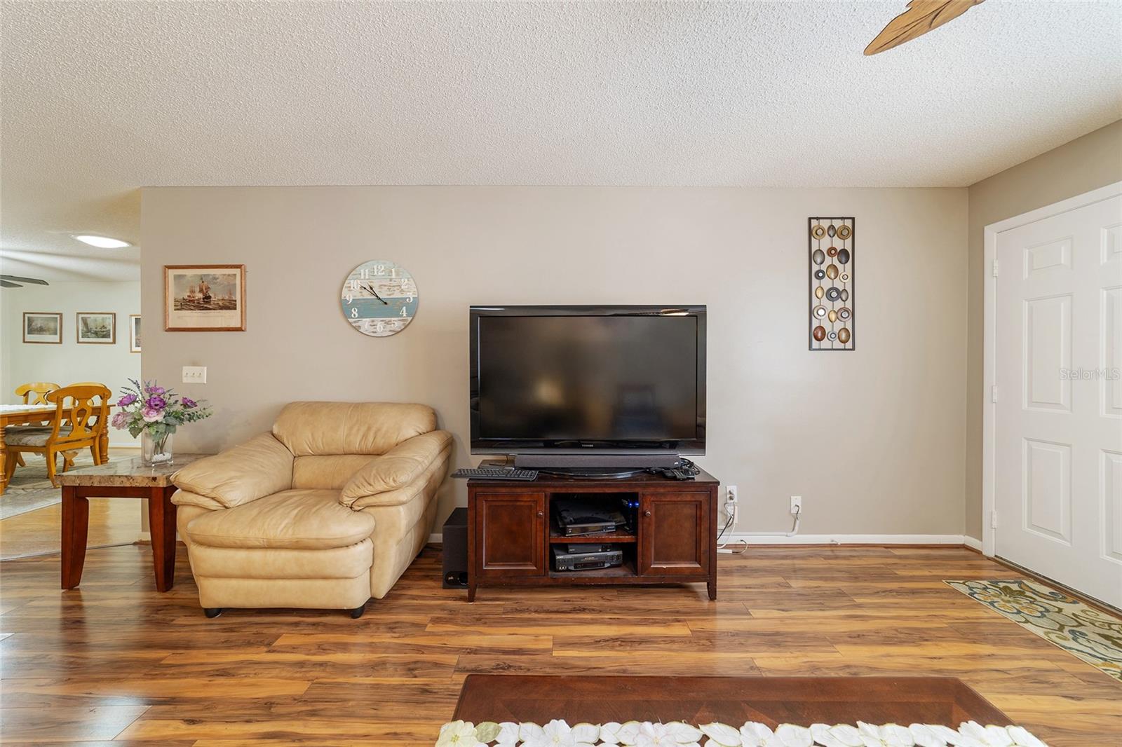 ON TOP OF THE WORLD - Residential