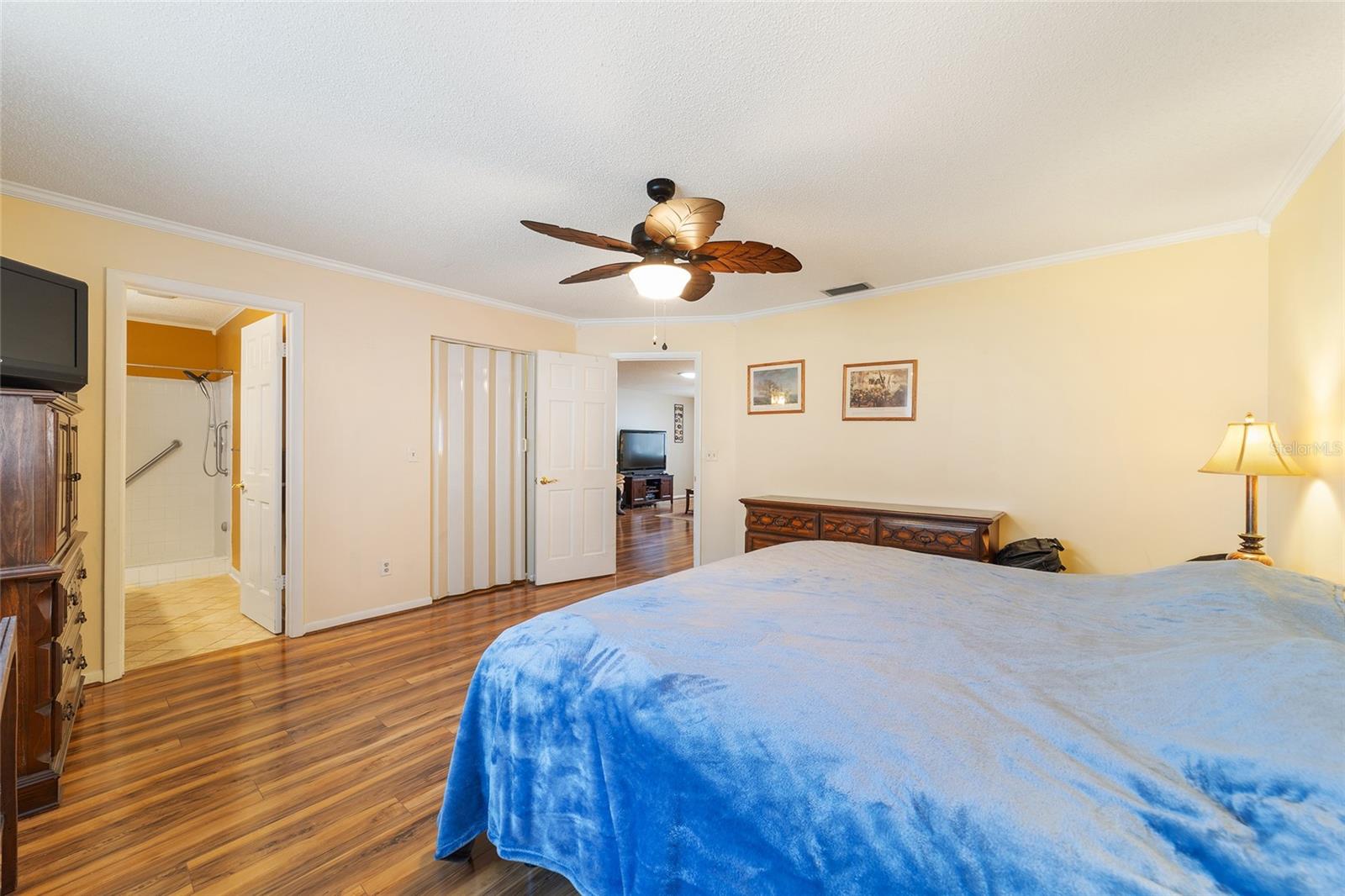 ON TOP OF THE WORLD - Residential