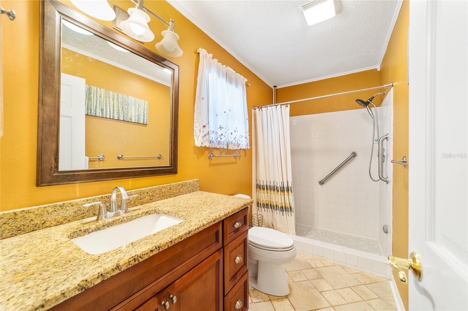 ON TOP OF THE WORLD - Residential