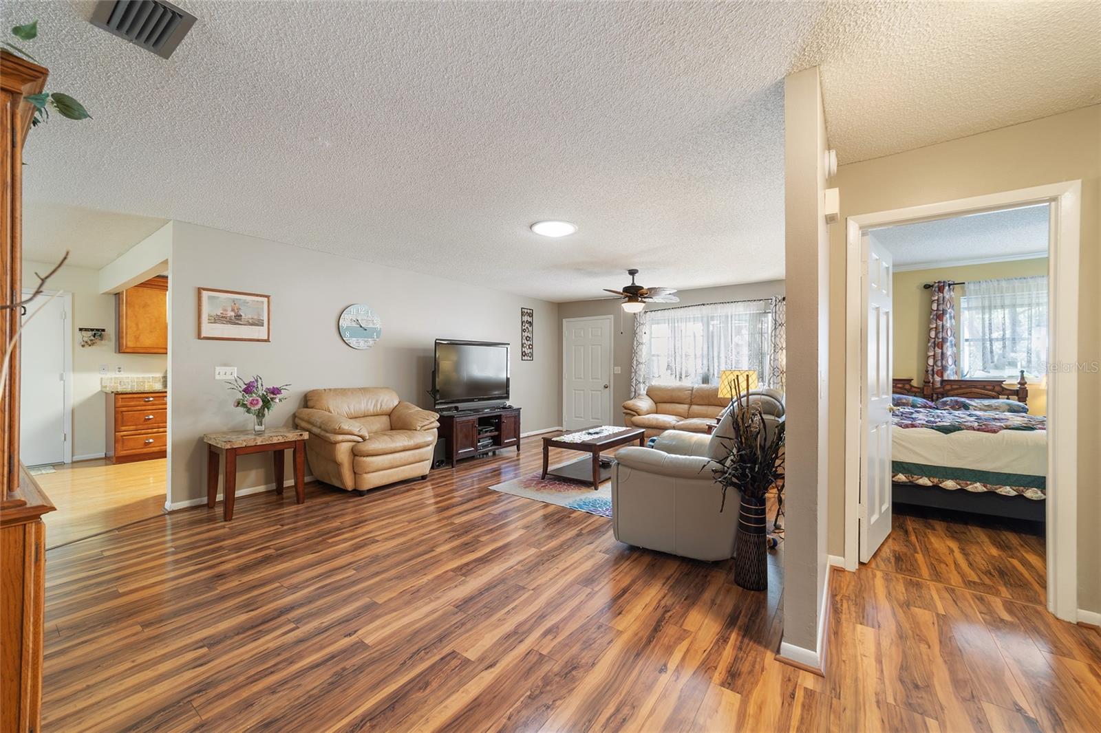 ON TOP OF THE WORLD - Residential