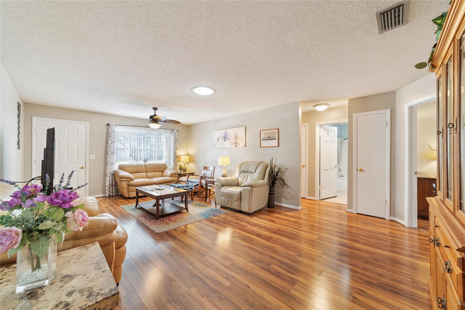 ON TOP OF THE WORLD - Residential