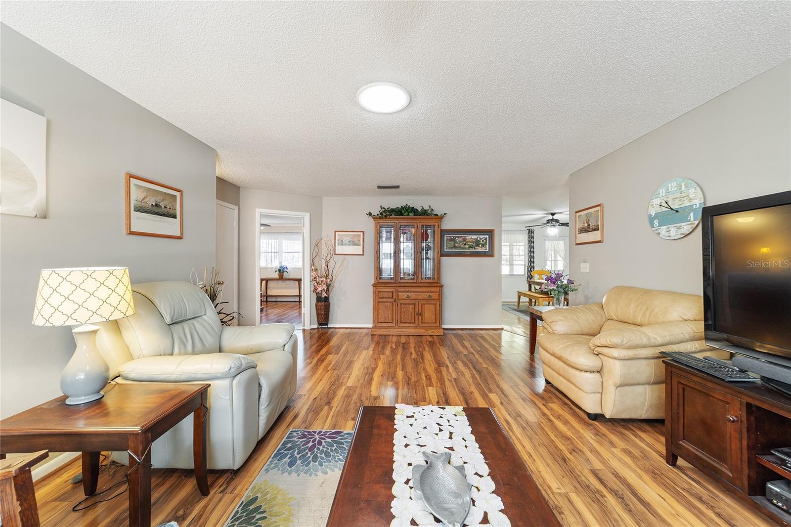 ON TOP OF THE WORLD - Residential