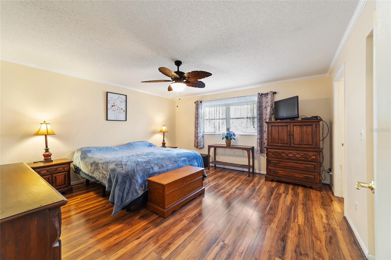 ON TOP OF THE WORLD - Residential