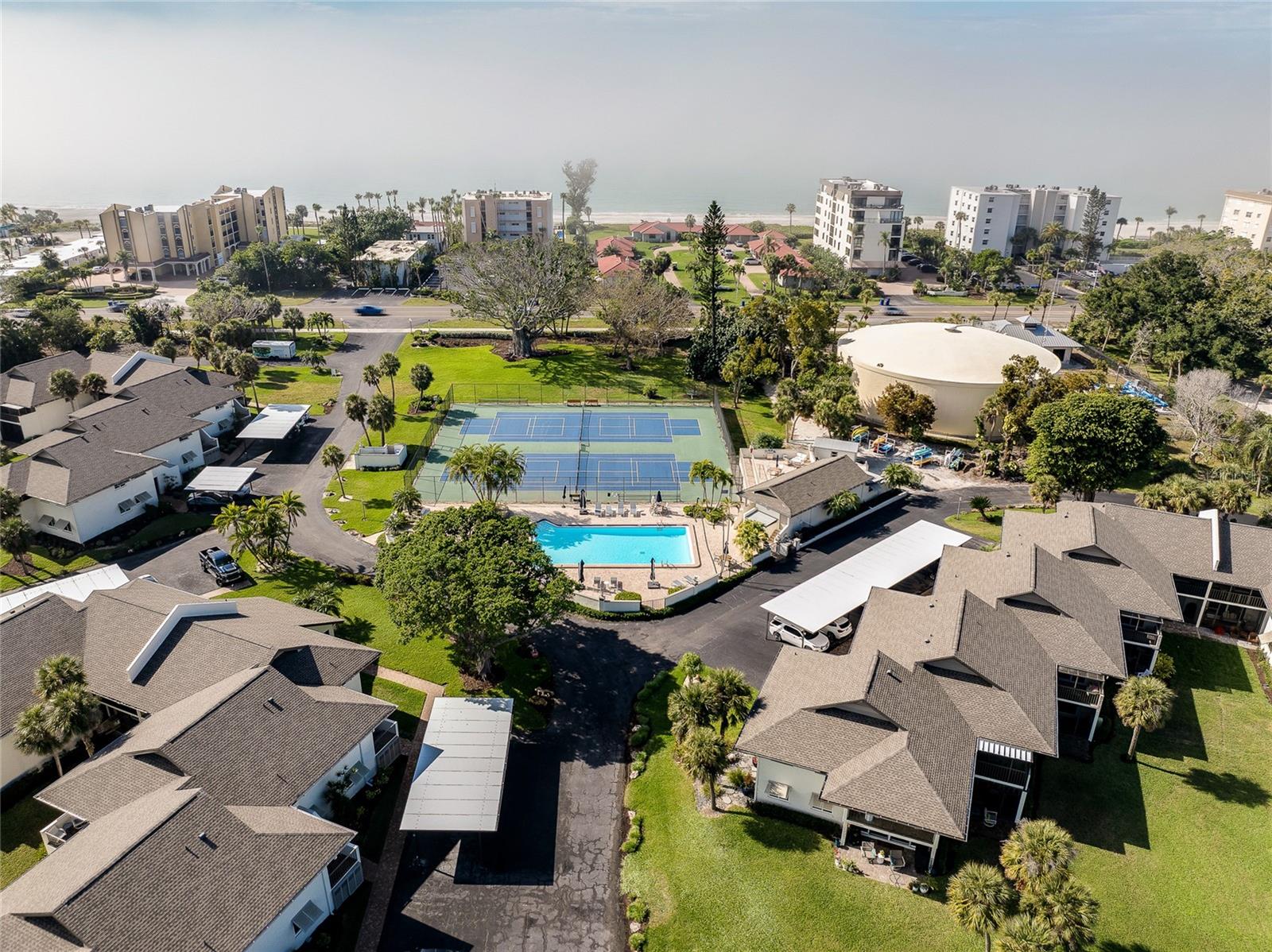 PELICAN HARBOUR & BEACH CLUB - Residential