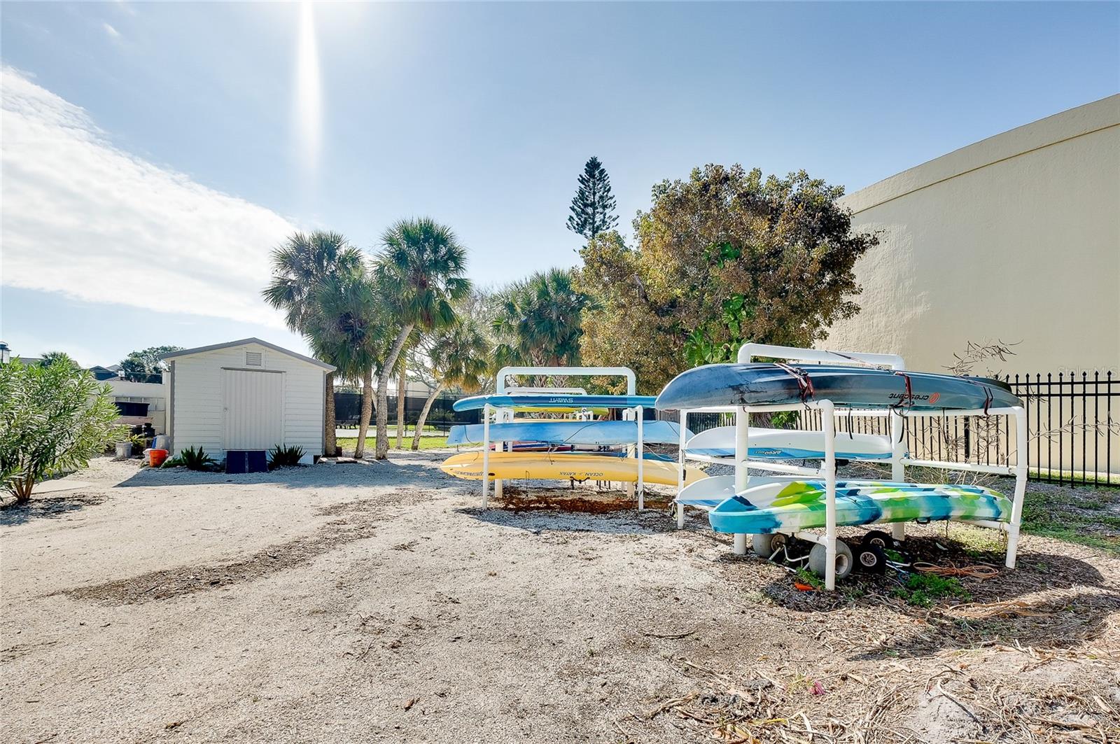 PELICAN HARBOUR & BEACH CLUB - Residential