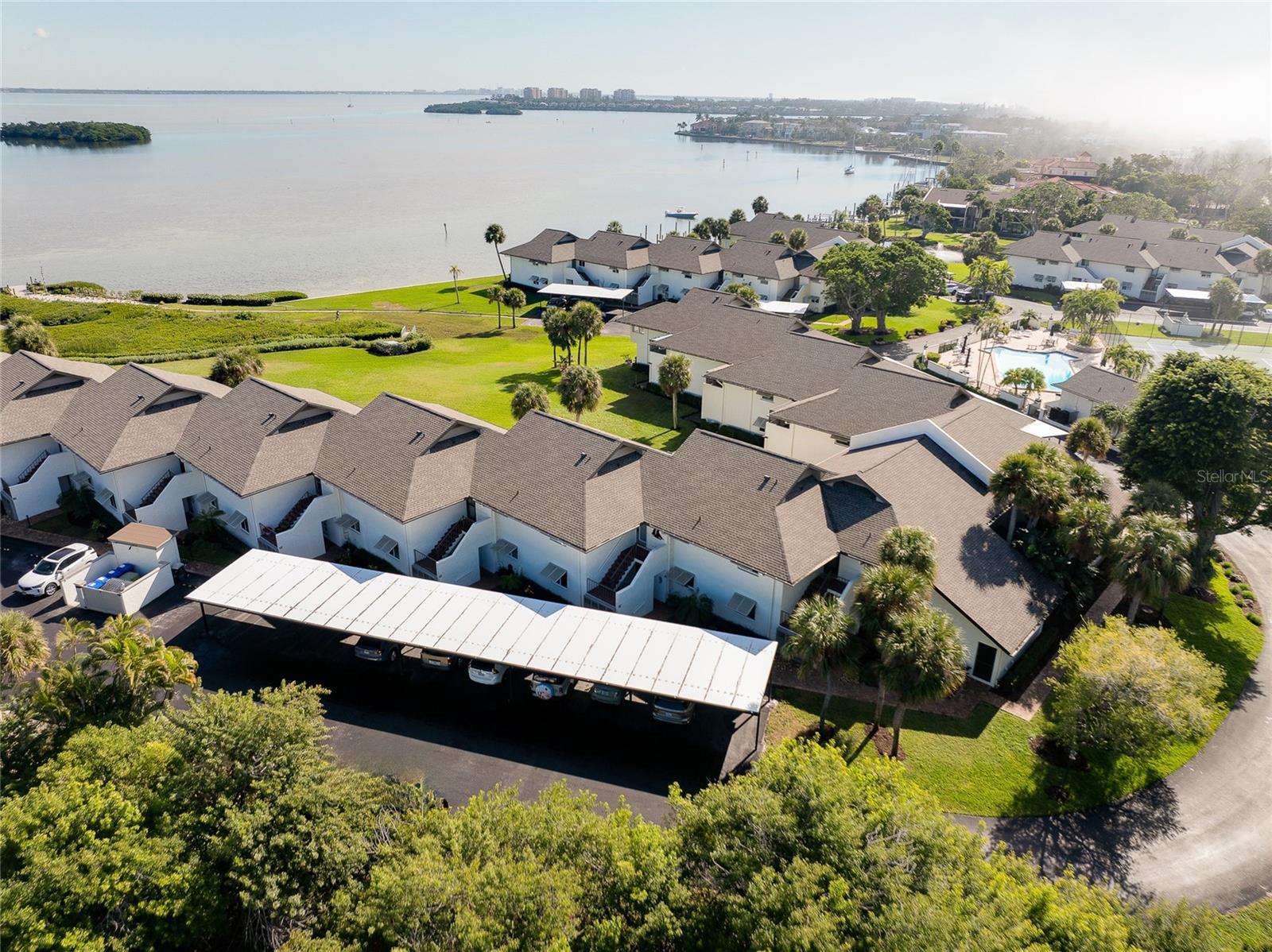 PELICAN HARBOUR & BEACH CLUB - Residential