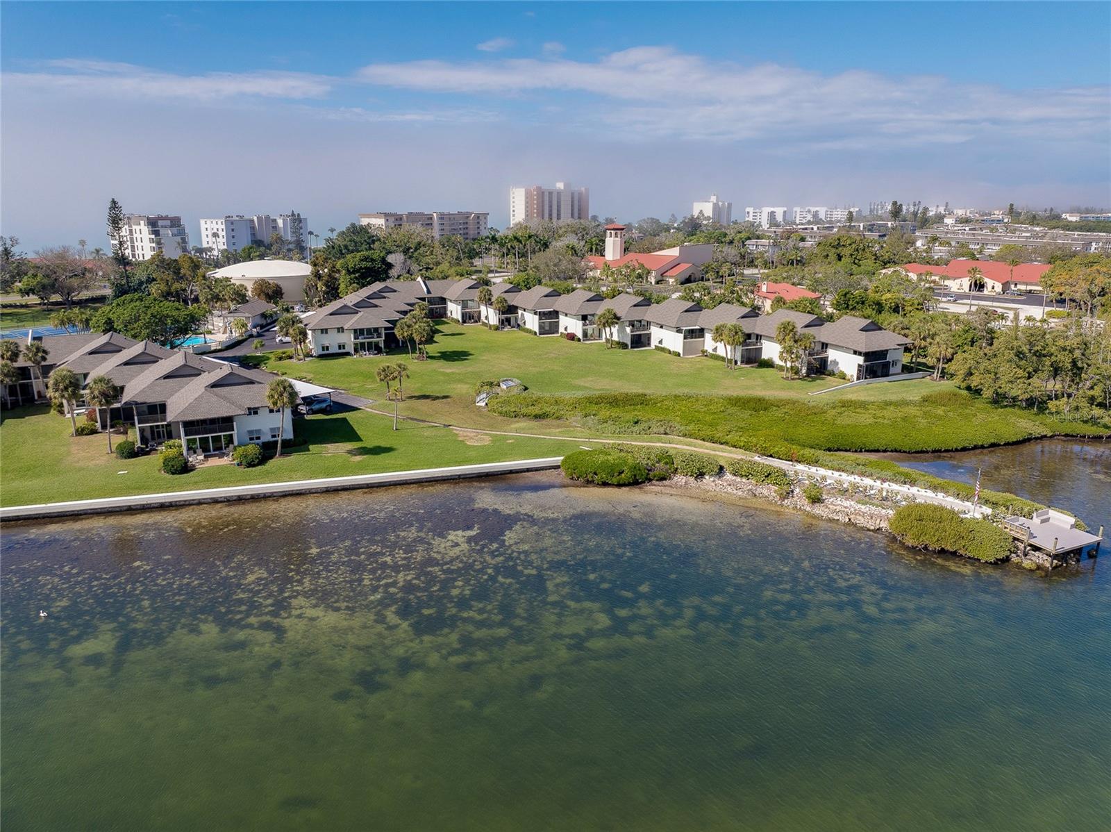 PELICAN HARBOUR & BEACH CLUB - Residential