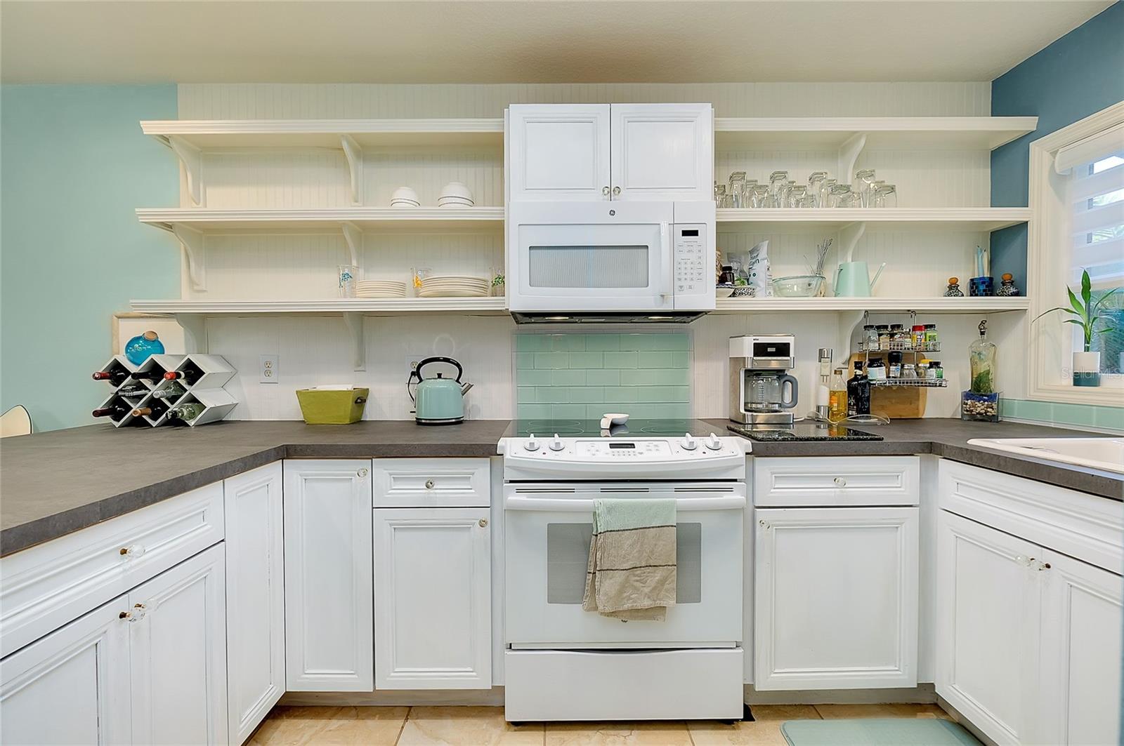 PELICAN HARBOUR & BEACH CLUB - Residential