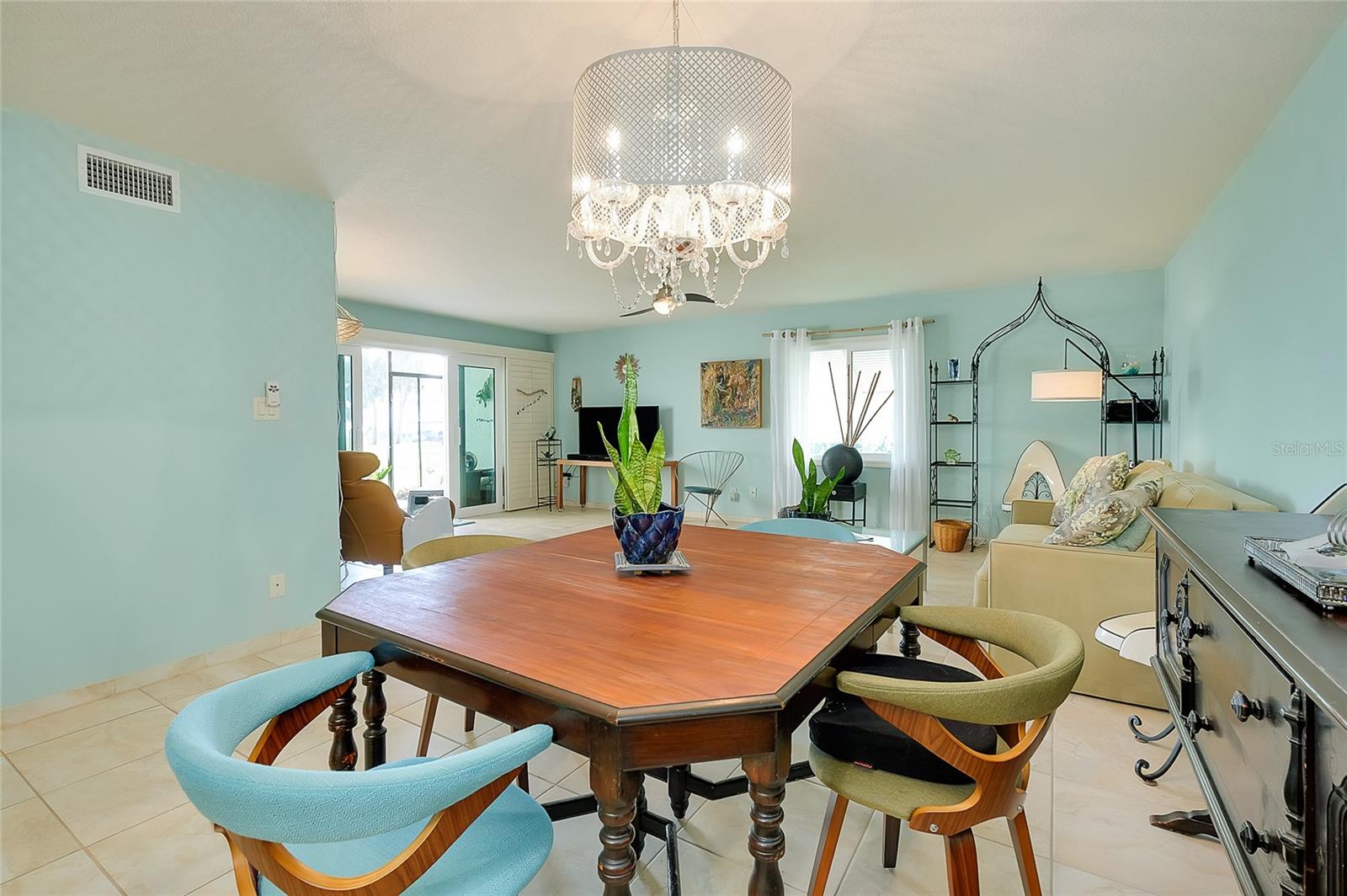 PELICAN HARBOUR & BEACH CLUB - Residential