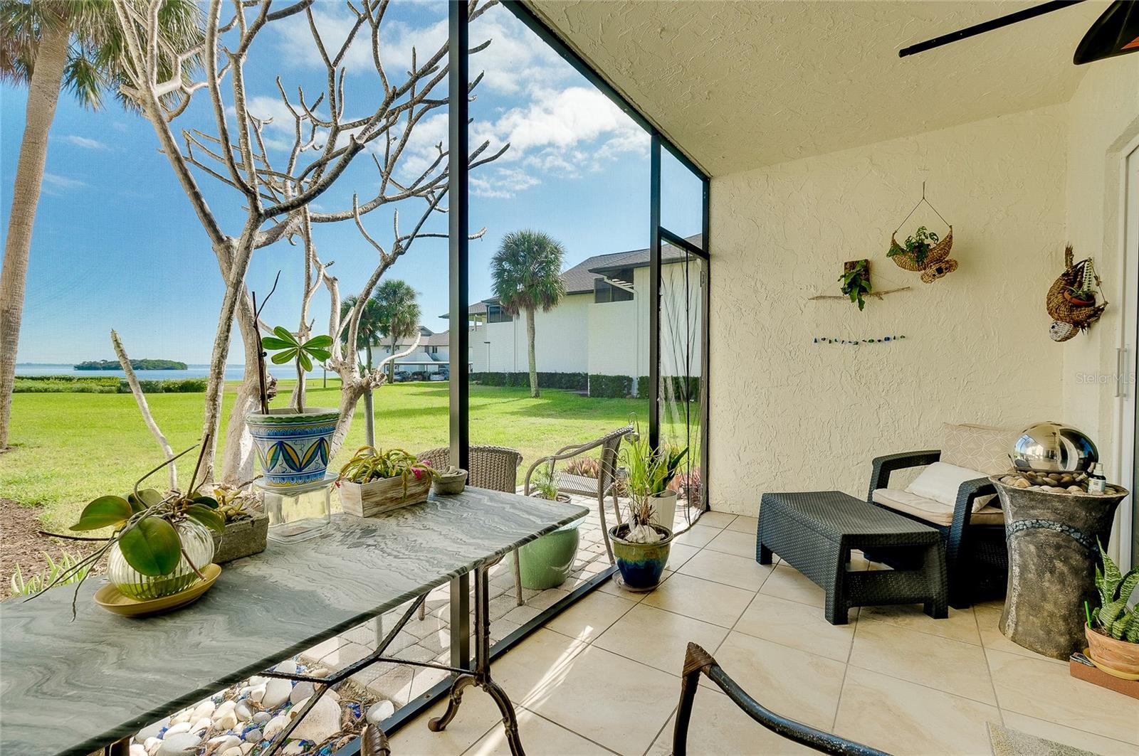 PELICAN HARBOUR & BEACH CLUB - Residential