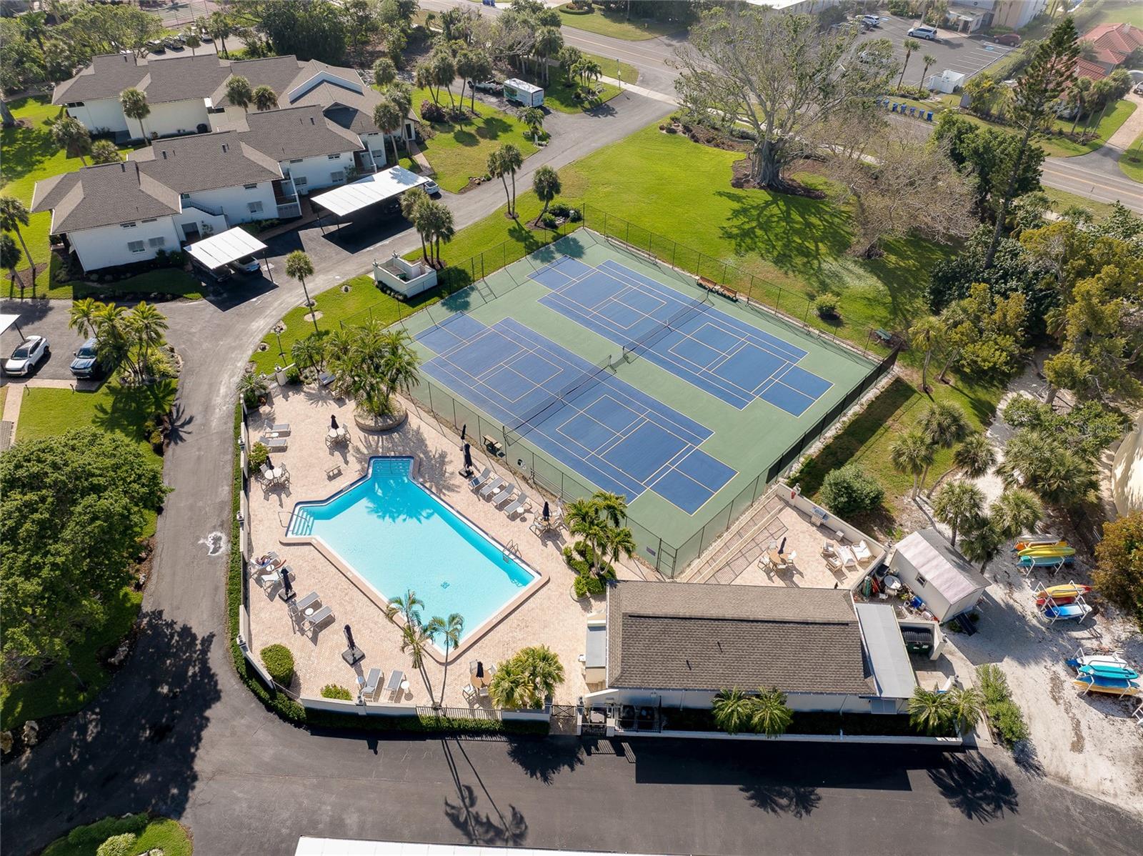 PELICAN HARBOUR & BEACH CLUB - Residential