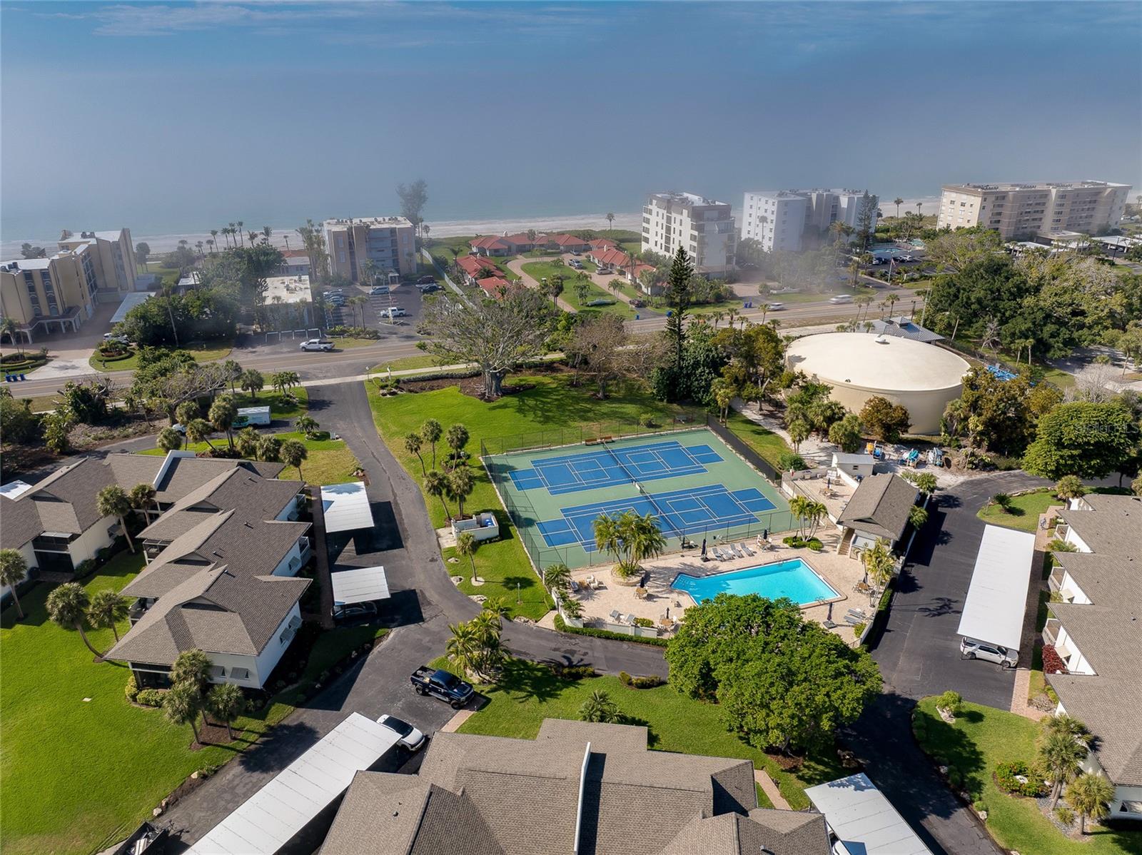 PELICAN HARBOUR & BEACH CLUB - Residential