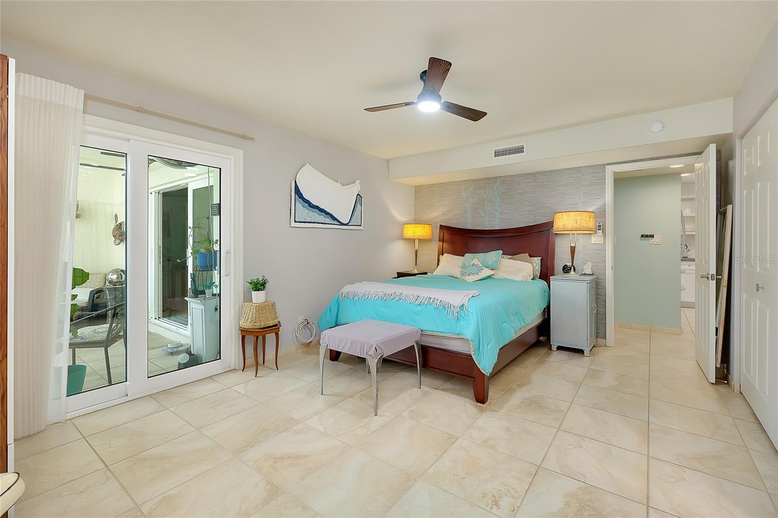 PELICAN HARBOUR & BEACH CLUB - Residential