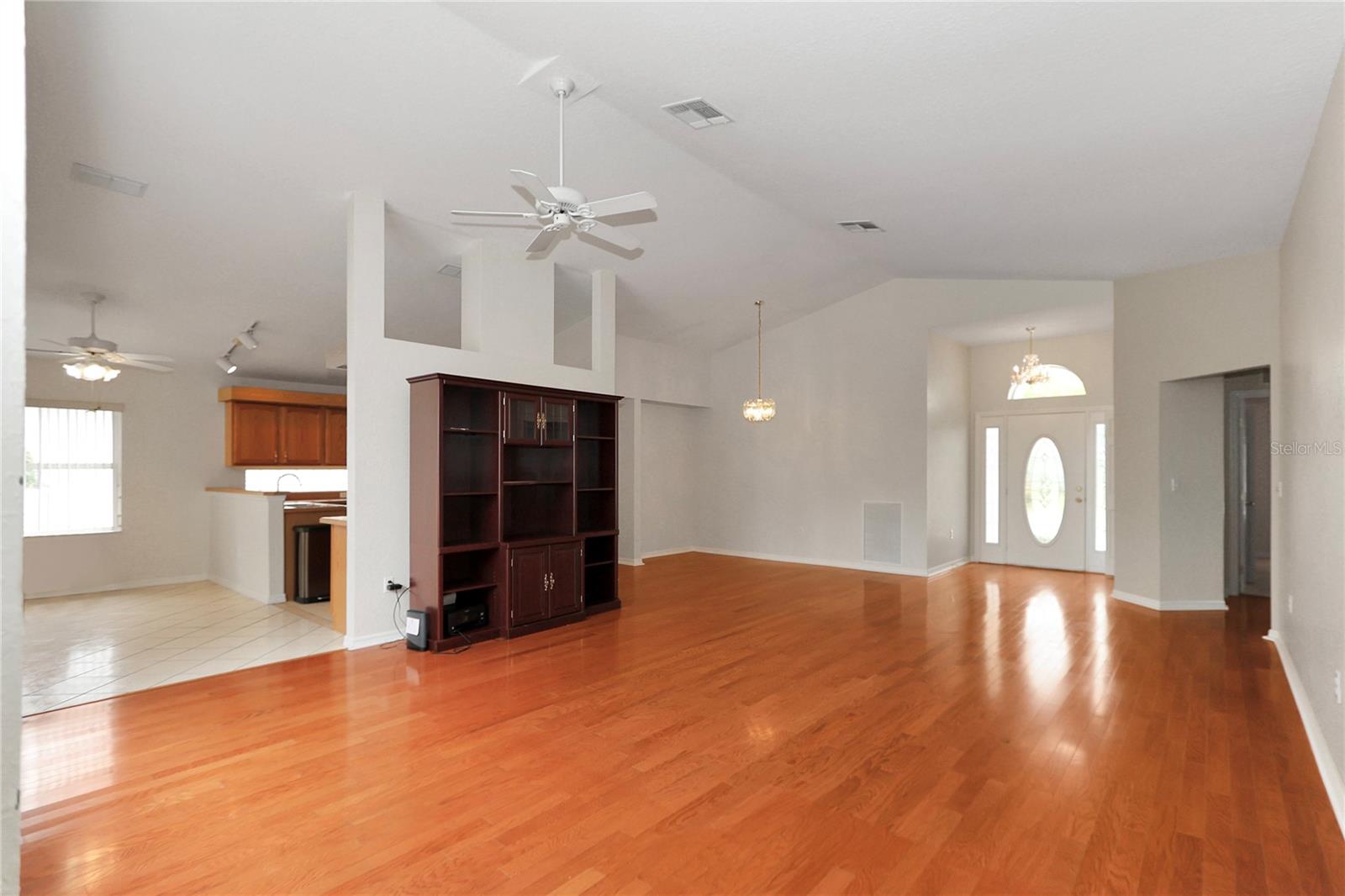 OAK RUN LAUREL OAKS - Residential