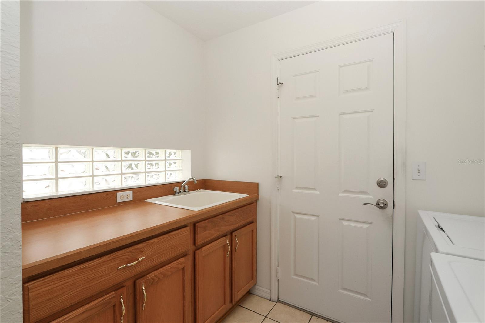 OAK RUN LAUREL OAKS - Residential