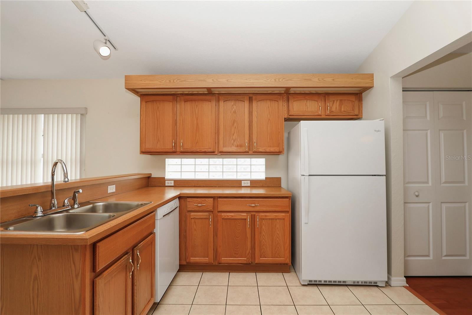 OAK RUN LAUREL OAKS - Residential