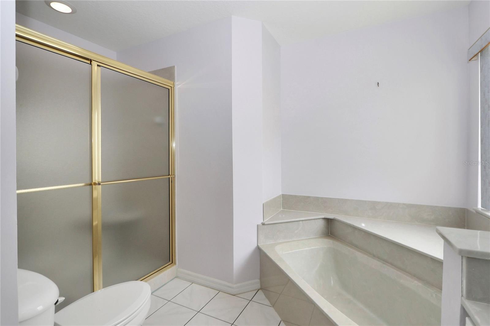 OAK RUN LAUREL OAKS - Residential