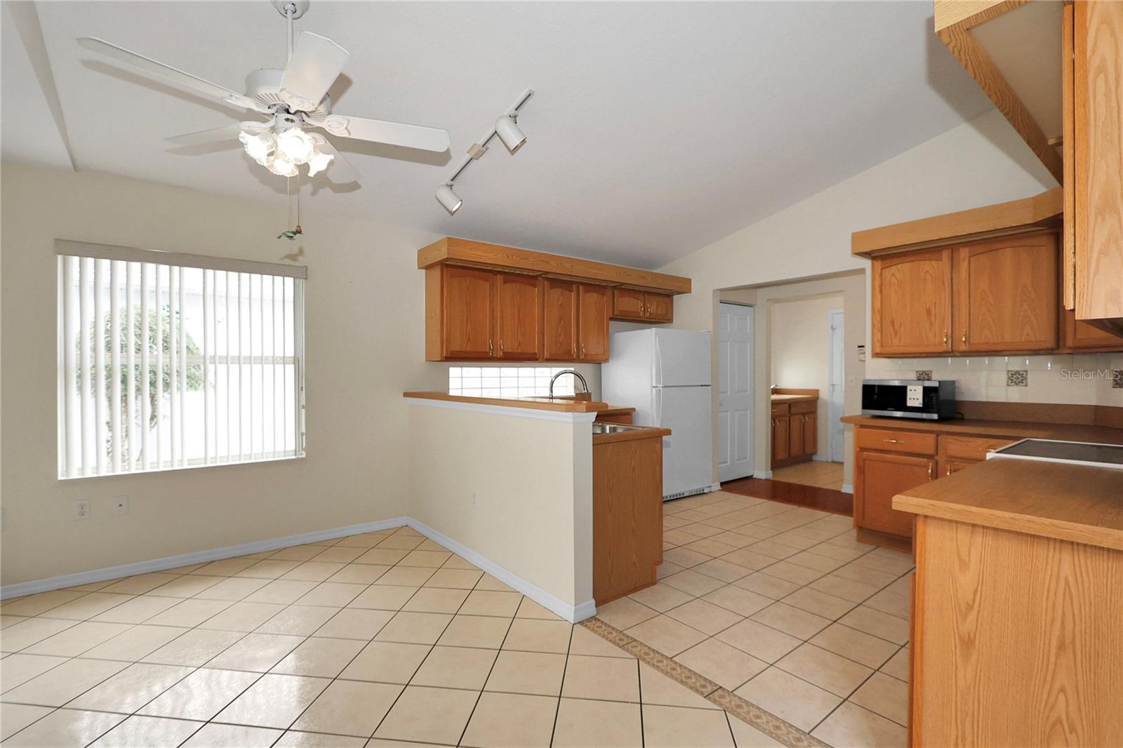 OAK RUN LAUREL OAKS - Residential