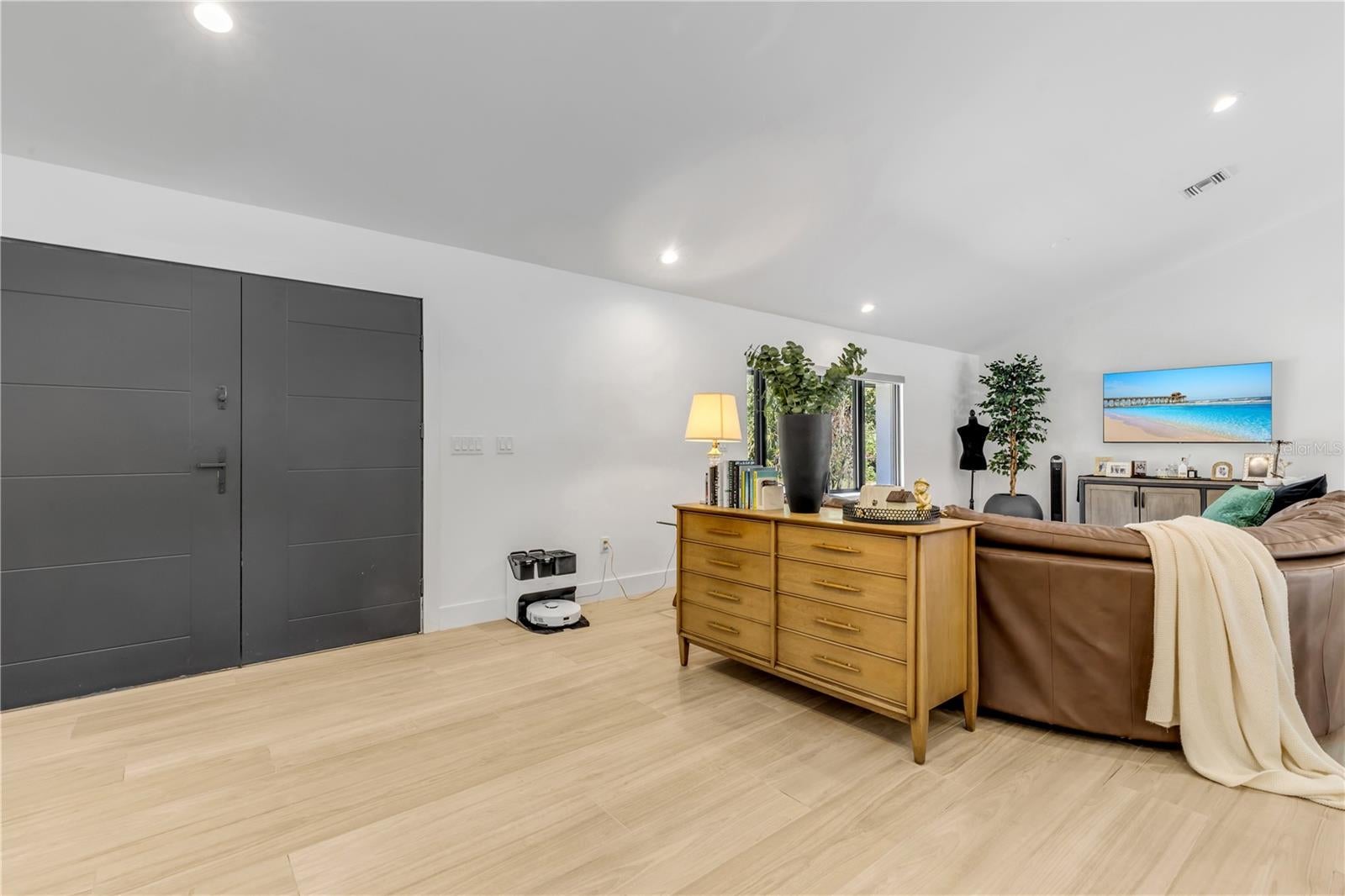 6223 DONNA CIRCLE