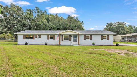 A home in AUBURNDALE