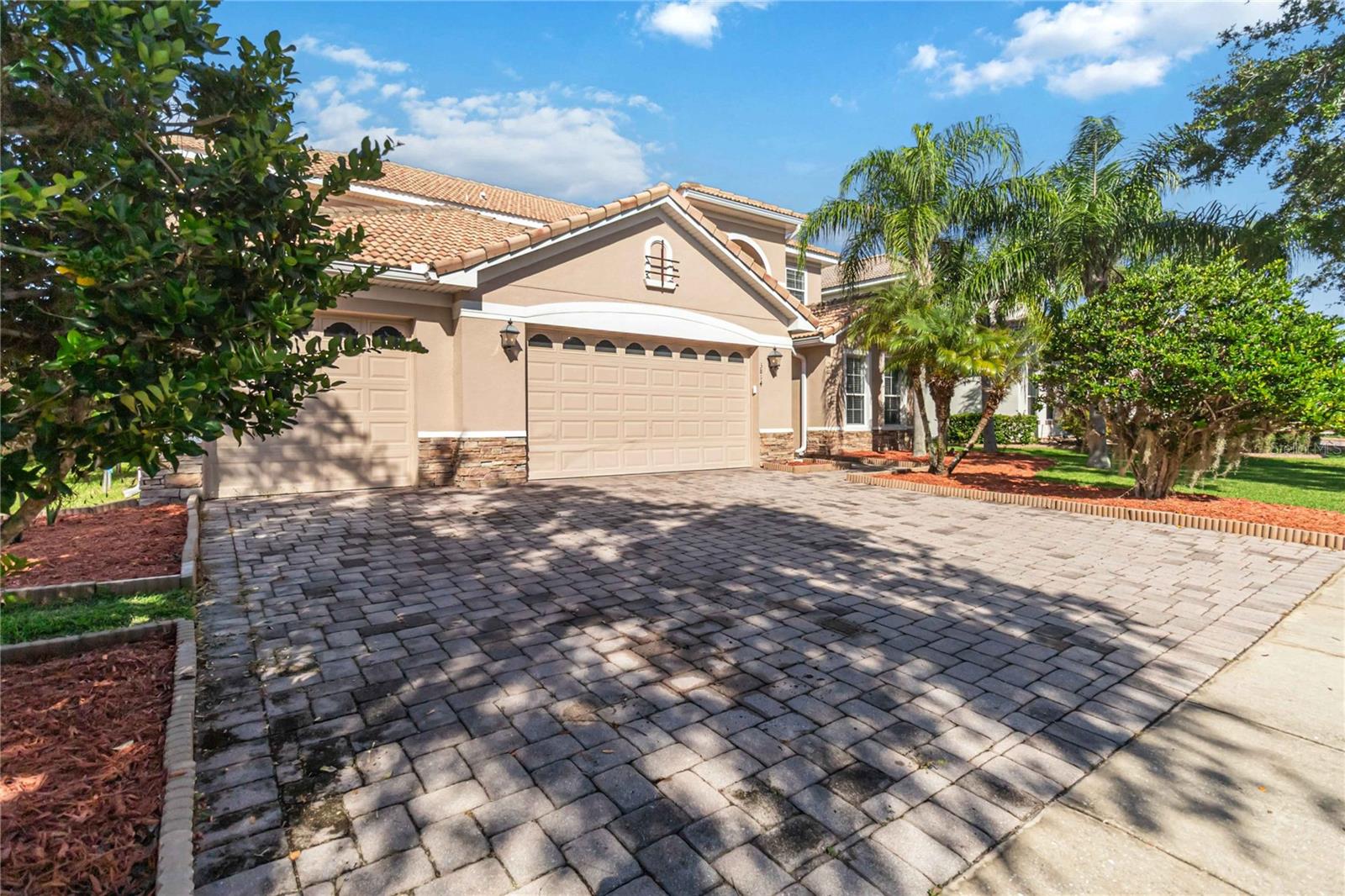 3814 GOLDEN FEATHER WAY