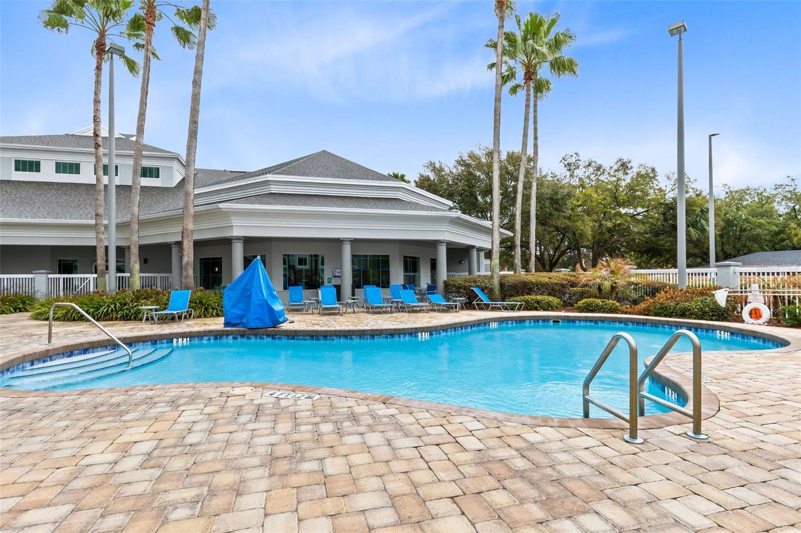 8303 RESIDENCE - Residential