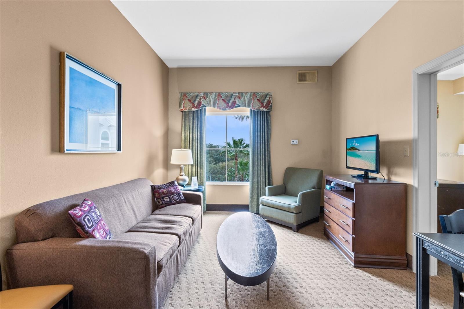 8303 RESIDENCE - Residential