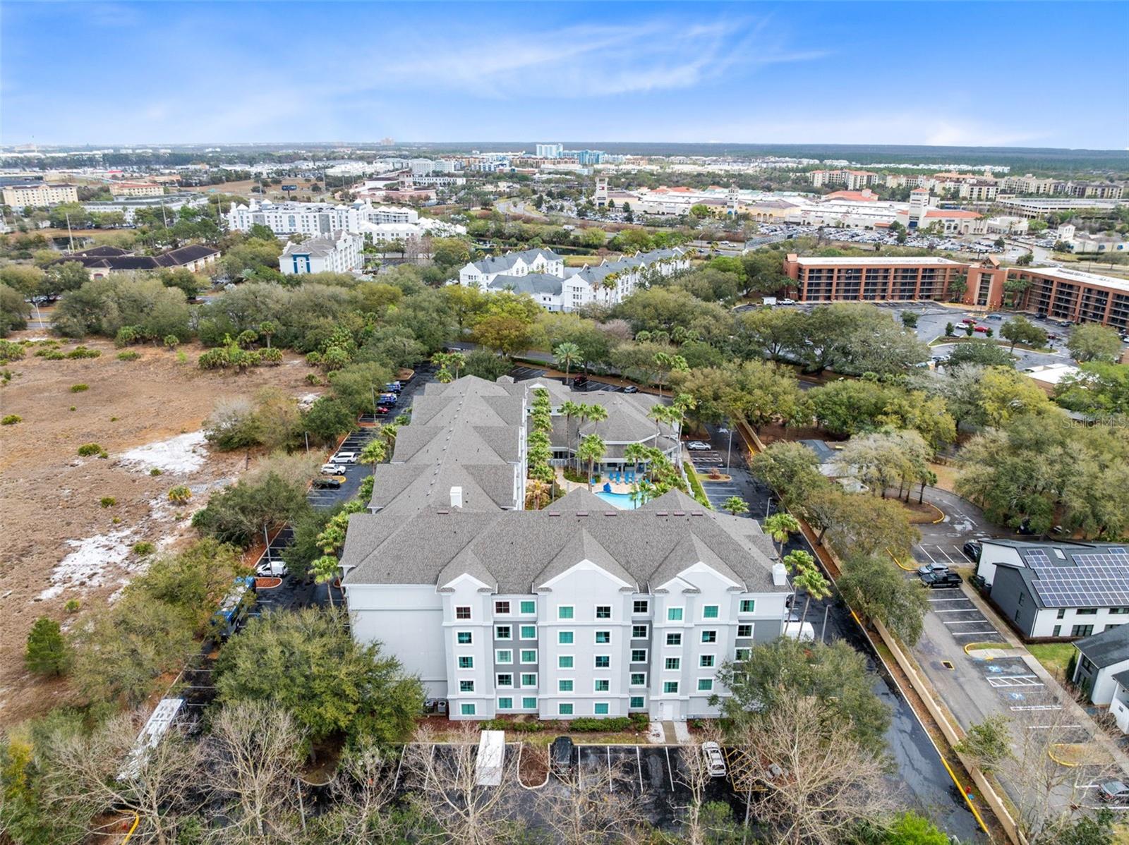 8303 RESIDENCE - Residential