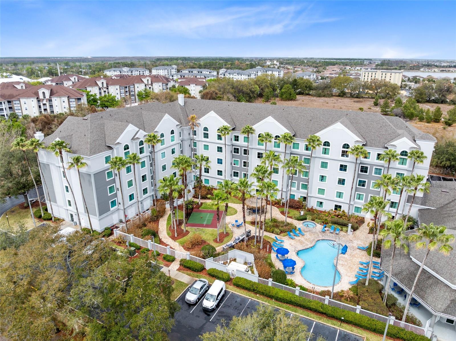 8303 RESIDENCE - Residential